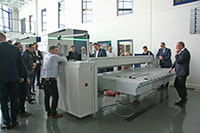 Live-Demonstration_of_the_new_folding_machine_MAKU_at_Schröder_in_Wessobrunn-Forst.