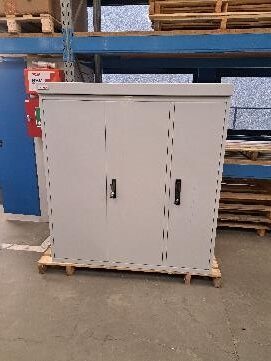 Staka's_switch_cabinets_are_so_precisely_and_sturdily_constructed_that_no_tools_can_be_used_on_them_–_which_is_why_they_now_also_come_with_resistance_class_WK4._ Staka's_switch_cabinets_are_so_precisely_and_sturdily_constructed_that_no_tools_can_be_used_on_them_–_which_is_why_they_now_also_come_with_resistance_class_WK4._